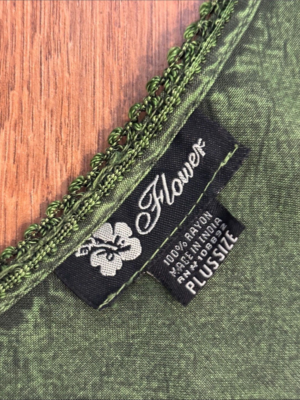 Flower olive green long sleeve button-up top. Size 1X. - Picture 3 of 17